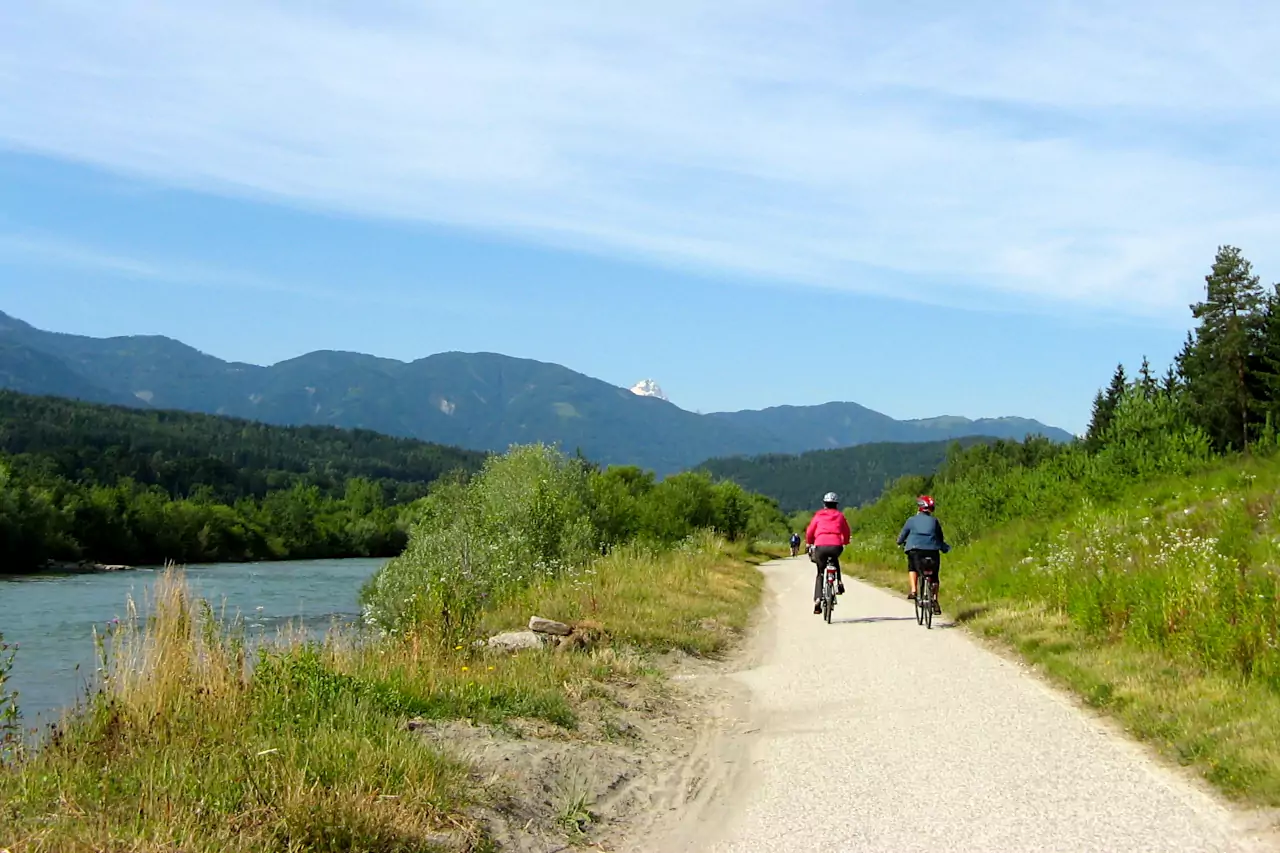 Der Karnische Radweg verläuft entlang der Gail und bringt uns bis zur italienischen Grenze