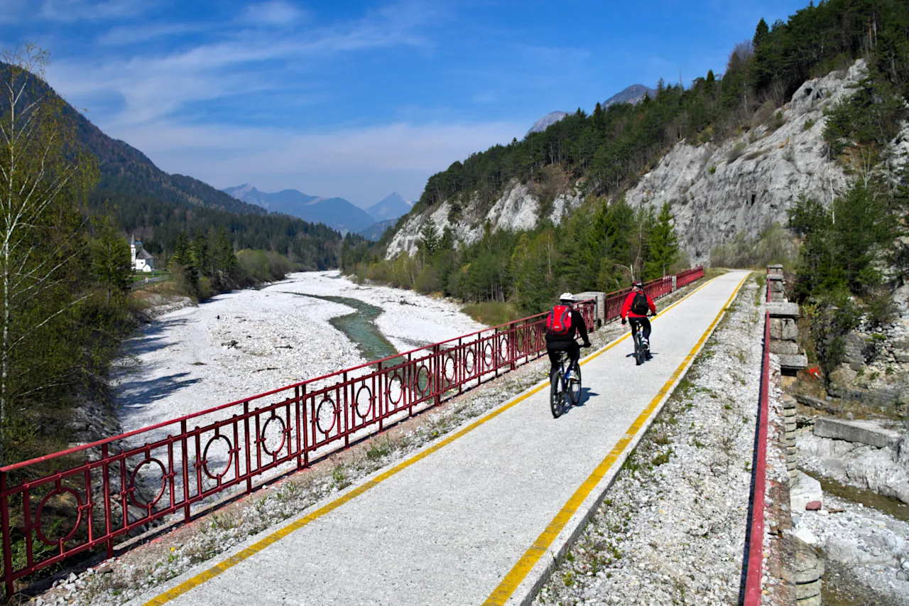 La Ciclovia Alpe Adria attraversa il fiume Fella a Bagni di Lusnizza