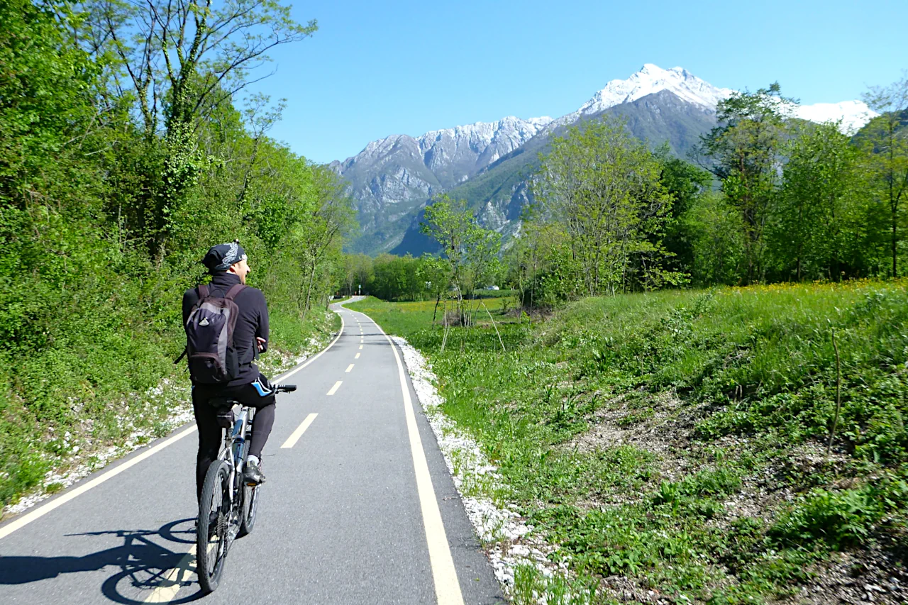 La Ciclovia Alpe Adria poco dopo Venzone