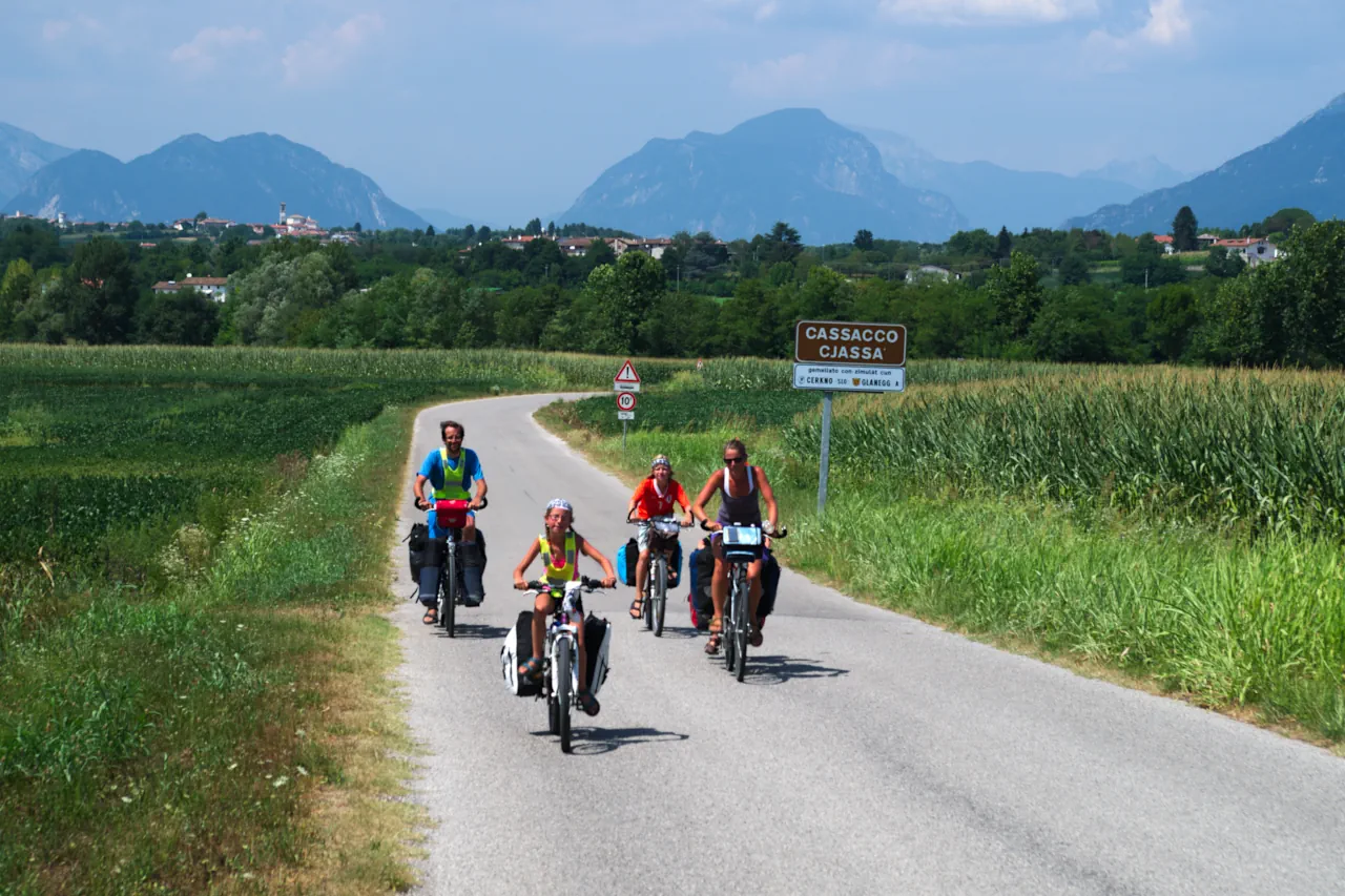 Pedalando attraverso le colline moreniche