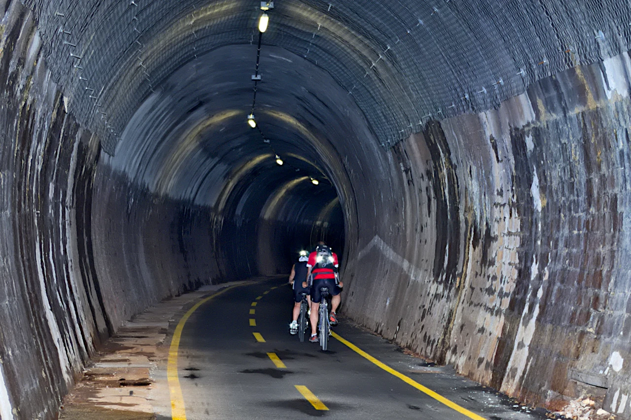 Si pedala nelle gallerie della Ferrovia Pontebbana