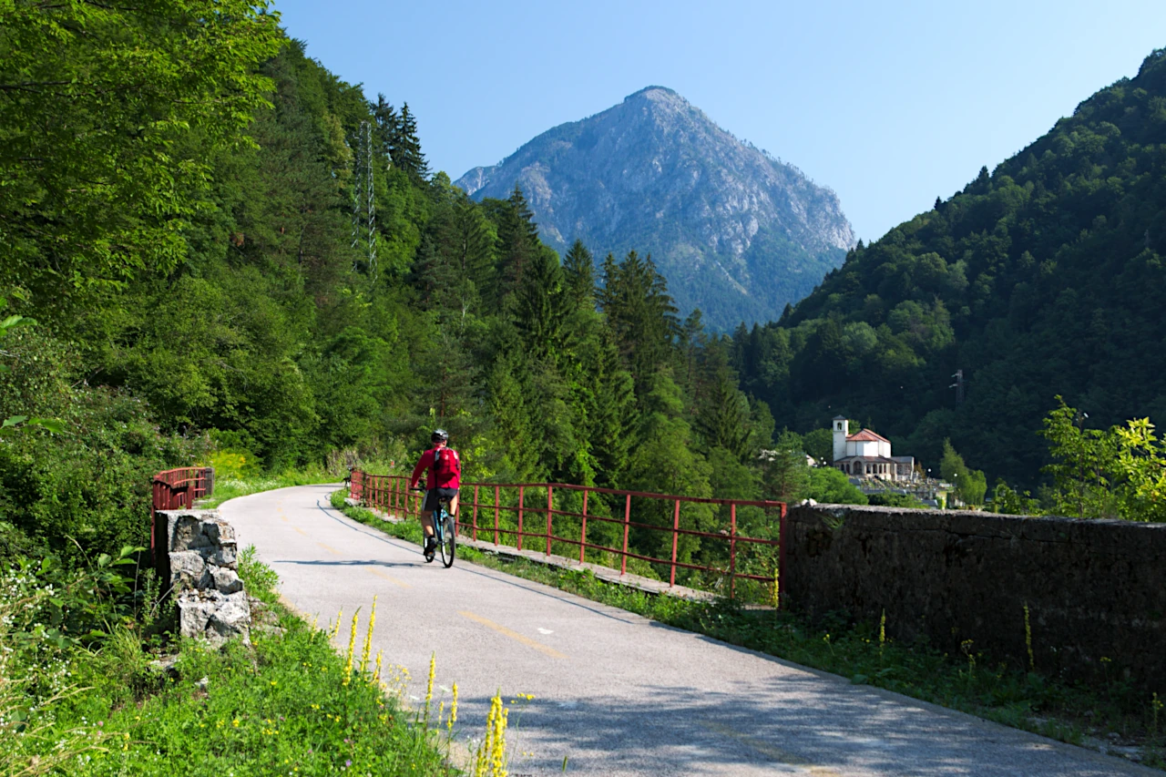 In bicicletta nei pressi di Pontebba