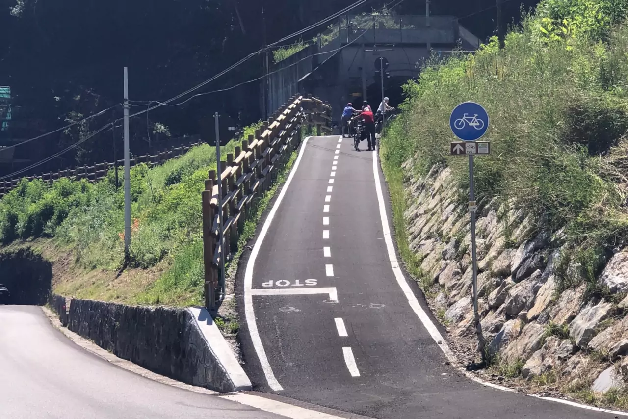 L'inizio della nuova sezione di ciclabile uscendo da Pontebba