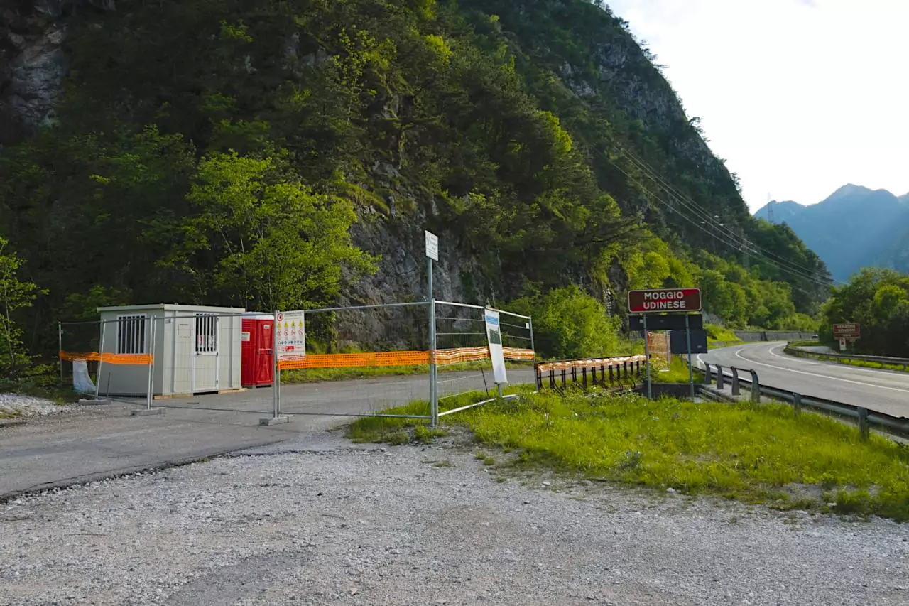 Die Baustelle für die Sicherheit der Bergseite
