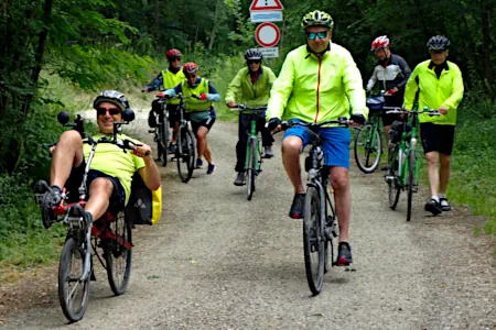 Mario accompagna un gruppo di cicloturisti